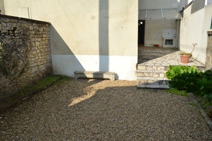 Large Ruffec townhouse with courtyard -.. - 2