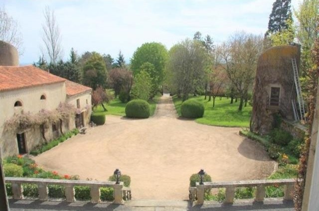 6 bedroom Castle For Sale: 63260 ARTONNE - 2