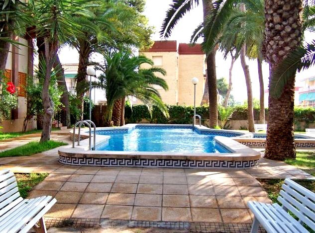 2 Bed Apartment 50 mtrs from Beach