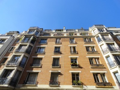 Exceptional top floor 1 bedroom..