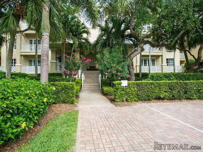 3 bedroom Flat For Sale: 104 Island..