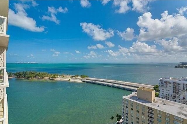 2 bedroom Flat For Sale: 2451 BRICKELL..