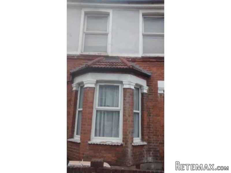 2 Bed Top Floor Flat For Sale