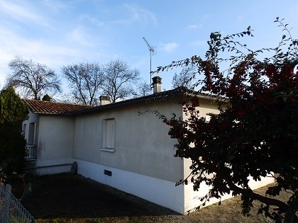 Bungalow with large garden and garage..