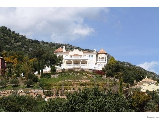 Villa for sale in Benahavis, Malaga..