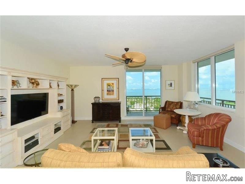 2 bedroom Town House For Sale: 800 N.. - 2