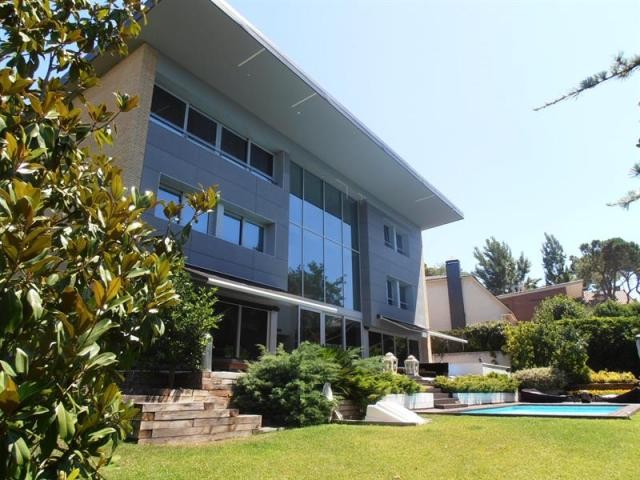 8 bedroom Detached House For Sale:..