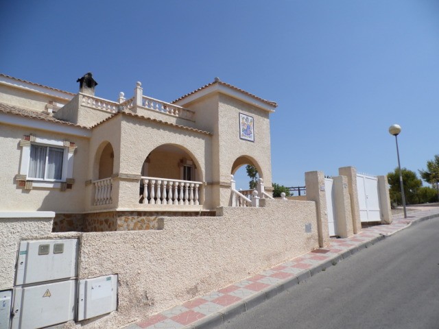 Detached Villa with Space for Pool - 2
