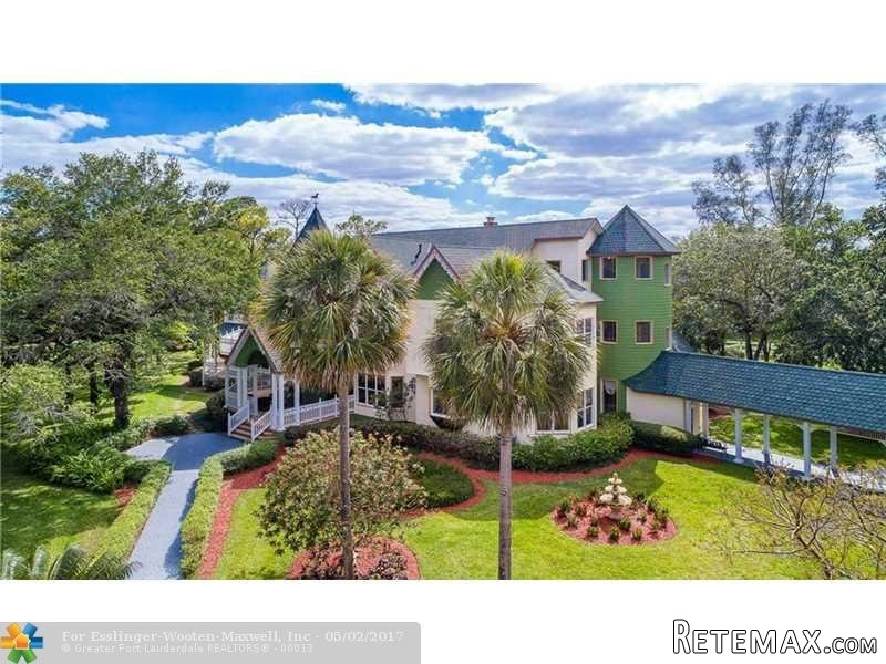 6 bedroom House For Sale: 7741 NW 39 Ave