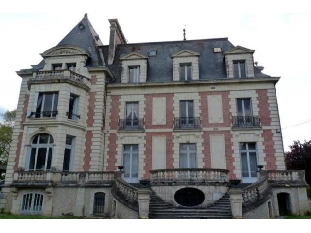 31 bedroom Castle For Sale: 72220 LE.. - 2