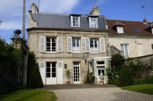 6 bedroom Town House For Sale: 60200..