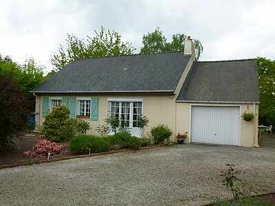 Quaint, detached 2 bedroomed bungalow..
