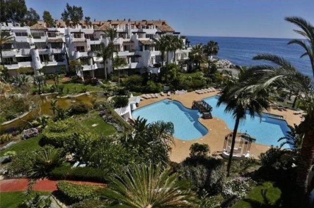 5 Bedroom Front Line Beach Duplex..