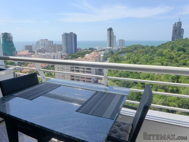 Modern 1-bedroom sea view condo on top..