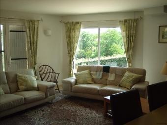 Modern Property Within Walking Distance.. - 2