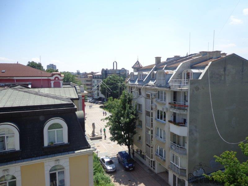 Apartment in the top center of Rousse