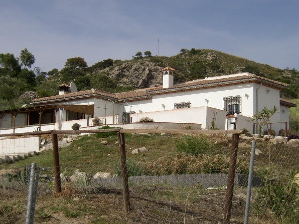 Villa - An attractive detached 1 level..
