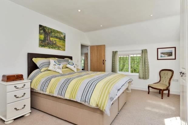 Pixham House, Pixham, Callow End.. - 2
