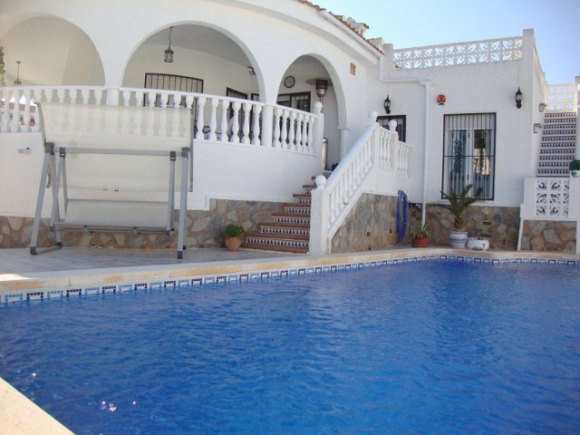 4 Bedrooms - Villa - Alicante - For Sale