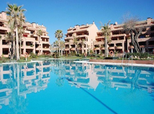 Apartment for sale in Malibu Beach..
