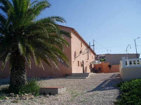 FINCA WITH SEPARATE GUEST SUITE PINOSO..