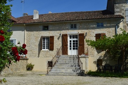 Village property close to Ruffec with 6..