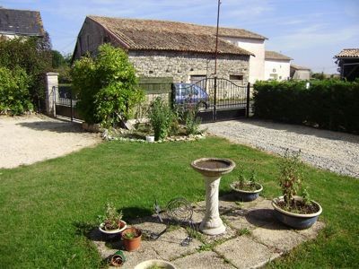 4 Bed Bungalow, Large Garden + Pool - 2