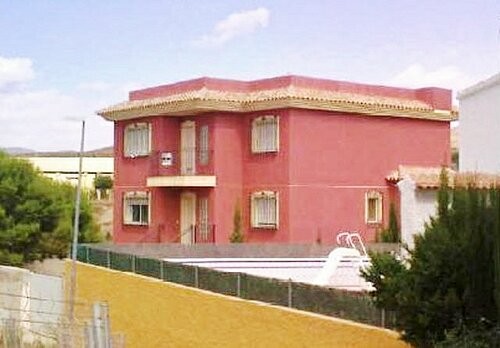 LARGE DETACHED VILLA 236M2
