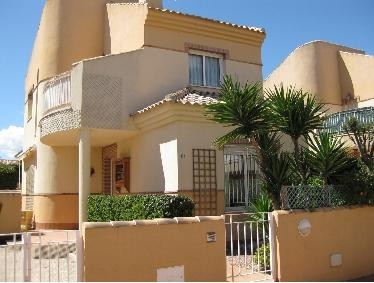 3 Bedrooms - Villa - Alicante - For Sale