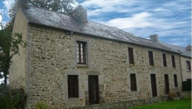 Character Longere With Barns