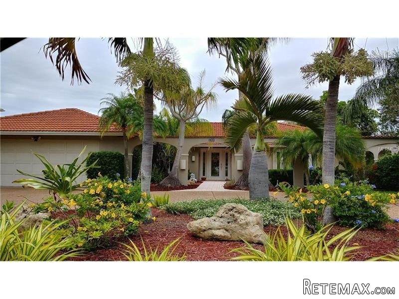 4 bedroom House For Sale: 465 E Royal..