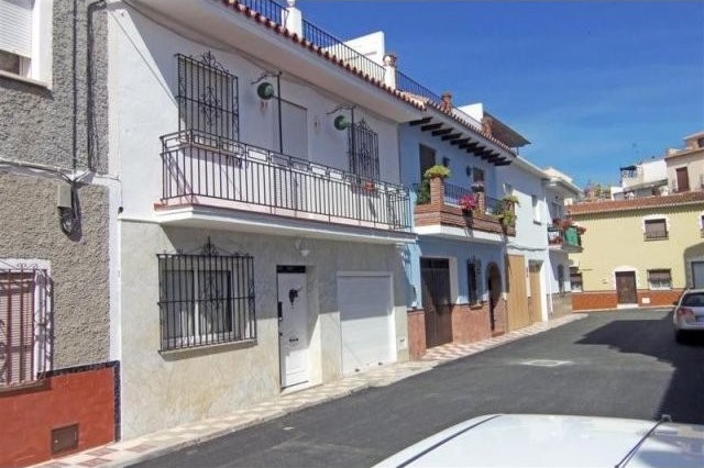 Town House - This fabulous spacious..