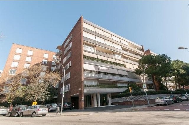 5 bedroom Flat For Sale: BARCELONA..
