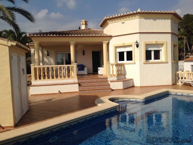 5 Bedrooms - Villa - Alicante - For Sale