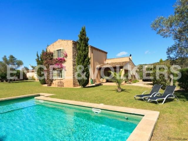 Wonderful country home with guest house