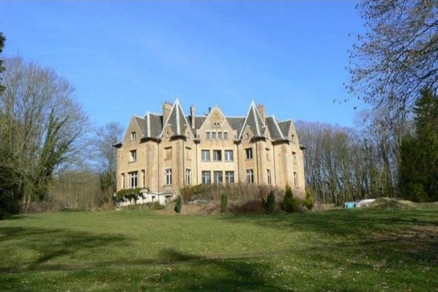 9 bedroom House For Sale: 02000 LAON