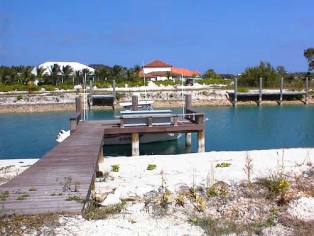 Singlefamilyvacant - Canal lot located.. - 2