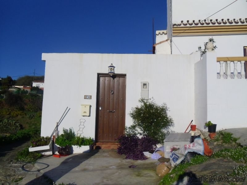 1 bedroom, 1 bathroom Semi-detached..