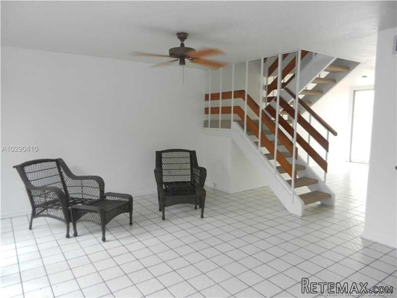 3 bedroom Town House For Sale: 7657 SW.. - 2