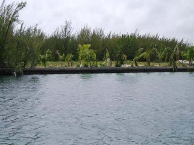 Singlefamilyvacant - Prime canalfront..