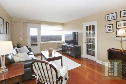 2 bedroom Apartment For Sale: 5900..