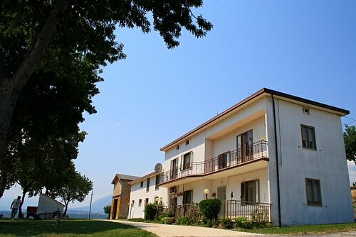 Fabulous detached property with large.. - 2