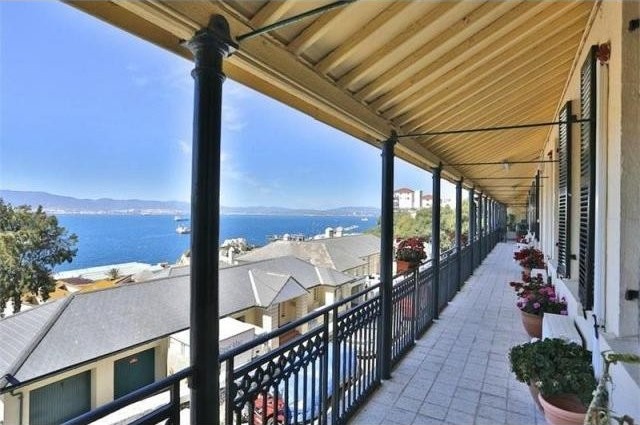 4 bedroom Apartment For Sale: Naval..