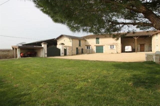 4 bedroom Country House For Sale: 86140.. - 2