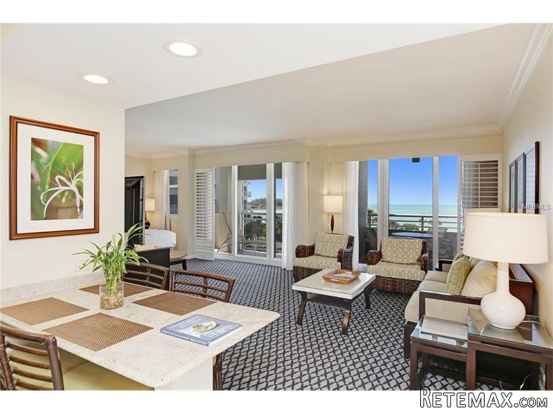 1 bedroom Town House For Sale: 230.. - 2