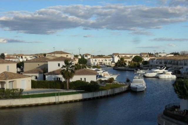 Splendid 3 Storey Marina With 2 Private..
