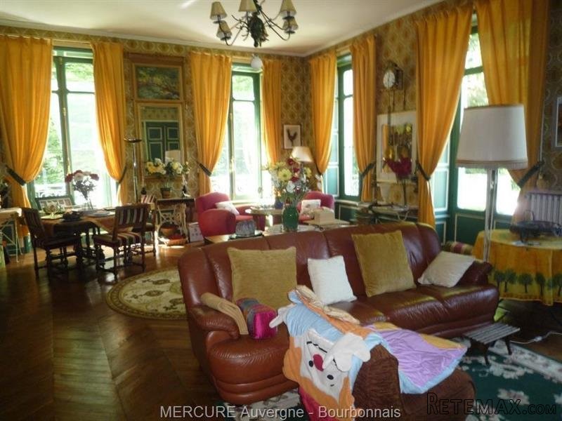 9 bedroom Castle For Sale: 63120.. - 2