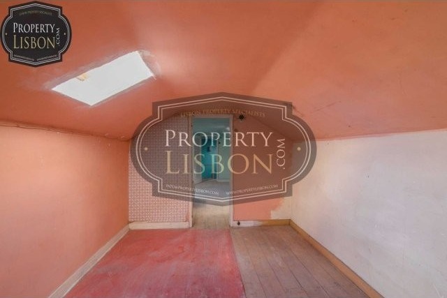 T4 Lisbon Apartment for Sale in Praca..