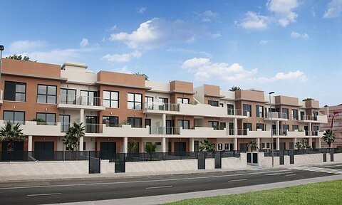 A 2 BED GARDEN APARTMENT CLOSE TO BEACH