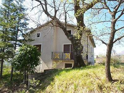 Large detached habitable property in a..